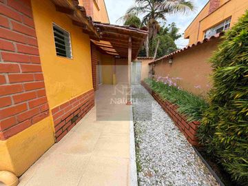 Casa Unifamiliar en Urbanización cerrada con un hermoso jardín