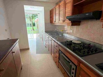 Casa Unifamiliar en Urbanización cerrada con un hermoso jardín