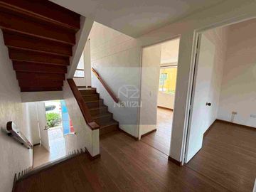 Casa Unifamiliar en Urbanización cerrada con un hermoso jardín