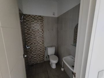 Dijual Rumah Luas 4 Kamar Tidur, Hadap Barat, Kota Baru Parahyangan