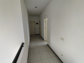 Dijual Rumah Luas 4 Kamar Tidur, Hadap Barat, Kota Baru Parahyangan