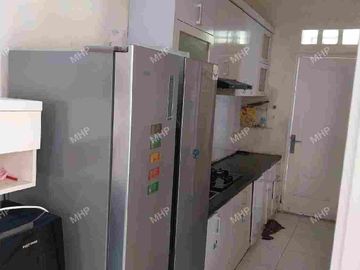 Rumah Tingkat Furnished Disewakan