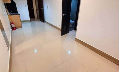 2br bare/unfurnished for RENT in Parkwest Near Uptown Mall, Mitsukoshi, Market Market, and High Street