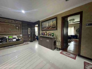 rumah mewah kota baru Parahyangan dengan kolam renang dan sauna