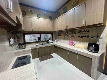 rumah mewah kota baru Parahyangan dengan kolam renang dan sauna