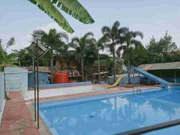 Jual Rumah + kolam Renang  Ujung Berung