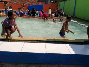 Jual Rumah + kolam Renang  Ujung Berung