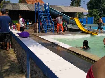 Jual Rumah + kolam Renang  Ujung Berung