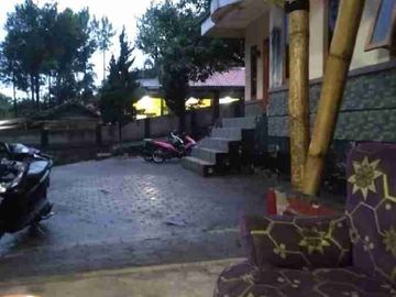 Jual Rumah + kolam Renang  Ujung Berung
