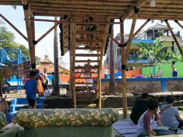 Jual Rumah + kolam Renang  Ujung Berung