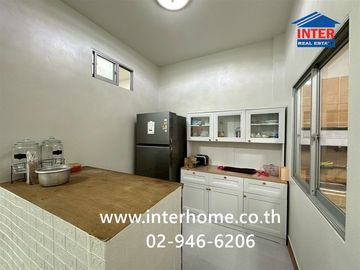 Two-story townhome, 26.1 sq.wa., Pornthaweewat 3 Village, Khlong Luang Road, Rangsit-Nakhon Nayok Road, Khlong Luang, Pathum Thani.