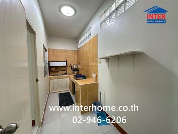 Two-story townhome, 26.1 sq.wa., Pornthaweewat 3 Village, Khlong Luang Road, Rangsit-Nakhon Nayok Road, Khlong Luang, Pathum Thani.