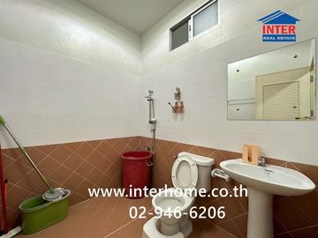 Two-story townhome, 26.1 sq.wa., Pornthaweewat 3 Village, Khlong Luang Road, Rangsit-Nakhon Nayok Road, Khlong Luang, Pathum Thani.