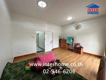 Two-story townhome, 26.1 sq.wa., Pornthaweewat 3 Village, Khlong Luang Road, Rangsit-Nakhon Nayok Road, Khlong Luang, Pathum Thani.