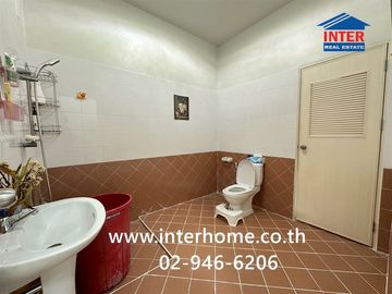 Two-story townhome, 26.1 sq.wa., Pornthaweewat 3 Village, Khlong Luang Road, Rangsit-Nakhon Nayok Road, Khlong Luang, Pathum Thani.
