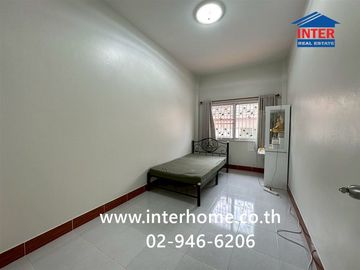 Two-story townhome, 26.1 sq.wa., Pornthaweewat 3 Village, Khlong Luang Road, Rangsit-Nakhon Nayok Road, Khlong Luang, Pathum Thani.