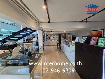 4.5-story commercial building, 43 sq.wa. (approx. 192 sq.m.), near Sahakorn Serithai Village, opposite Toyota Bus Serithai Branch, Serithai Road, Buen