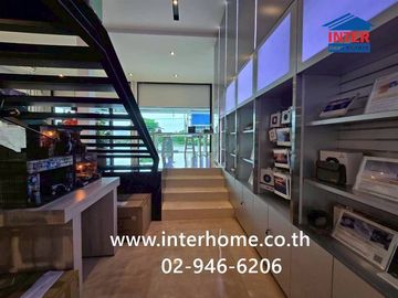 4.5-story commercial building, 43 sq.wa. (approx. 192 sq.m.), near Sahakorn Serithai Village, opposite Toyota Bus Serithai Branch, Serithai Road, Buen