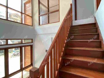 SEWA RUMAH SETRADUTA, KOMPLEK ELIT BANGUNAN BARU HRG MURAH BGT