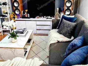 Dijual Rumah Strategis 3 Lantai Komplek Sariwangi