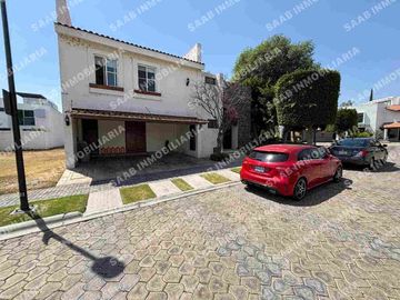 Casa en lomas de Angelópolis 999