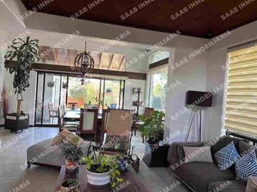 Casa en lomas de Angelópolis 999
