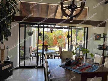 Casa en lomas de Angelópolis 999