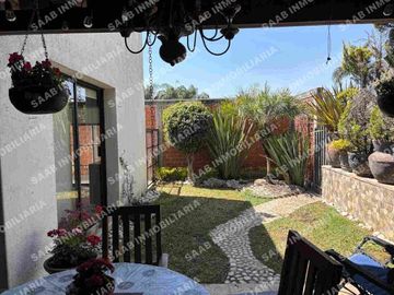 Casa en lomas de Angelópolis 999