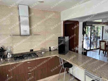 Casa en lomas de Angelópolis 999