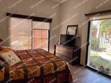 Casa en lomas de Angelópolis 999