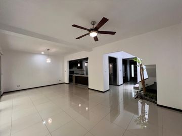 Casa en Venta Fracc. Paseo del Parque Tres Marías | 4 Recámaras | Terraza con Asador | Equipada Completa ✨