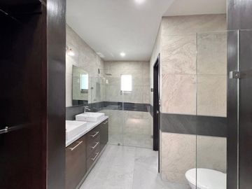 Casa en Venta Fracc. Paseo del Parque Tres Marías | 4 Recámaras | Terraza con Asador | Equipada Completa ✨