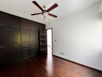 Casa en Venta Fracc. Paseo del Parque Tres Marías | 4 Recámaras | Terraza con Asador | Equipada Completa ✨