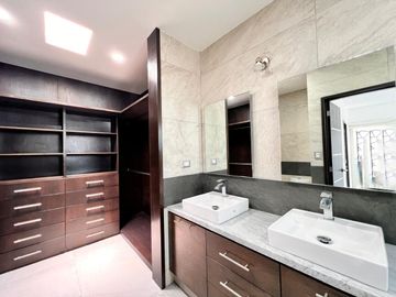 Casa en Venta Fracc. Paseo del Parque Tres Marías | 4 Recámaras | Terraza con Asador | Equipada Completa ✨
