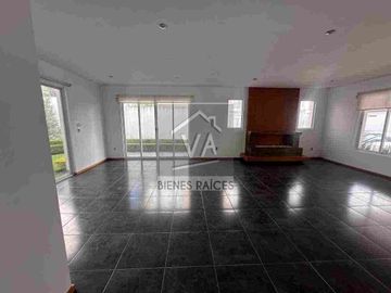 Venta de Casa con 3 habitaciones y seguridad en Metepec