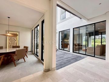 MODERN TROPICAL VILLA WITH RICEFIELD VIEW IN UBUD