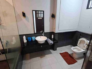 disewakan rumah/ruang usaha jl sunda bandung