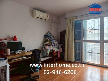 Two-story townhome, 17.5 sq.wah, Uthong Place 6 Village, Soi Piayanon, Lam Luk Ka Road, Rangsit-Nakhon Nayok Road, Lam Luk Ka, Pathum Thani.