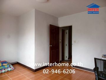 Two-story townhome, 17.5 sq.wah, Uthong Place 6 Village, Soi Piayanon, Lam Luk Ka Road, Rangsit-Nakhon Nayok Road, Lam Luk Ka, Pathum Thani.