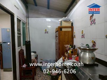 Two-story townhome, 17.5 sq.wah, Uthong Place 6 Village, Soi Piayanon, Lam Luk Ka Road, Rangsit-Nakhon Nayok Road, Lam Luk Ka, Pathum Thani.