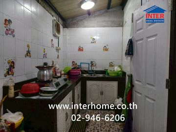 Two-story townhome, 17.5 sq.wah, Uthong Place 6 Village, Soi Piayanon, Lam Luk Ka Road, Rangsit-Nakhon Nayok Road, Lam Luk Ka, Pathum Thani.