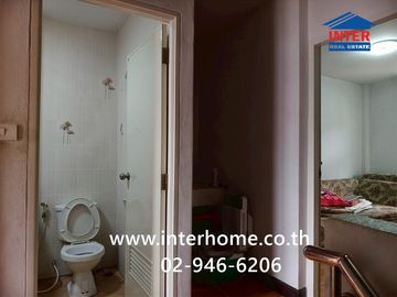 Two-story townhome, 17.5 sq.wah, Uthong Place 6 Village, Soi Piayanon, Lam Luk Ka Road, Rangsit-Nakhon Nayok Road, Lam Luk Ka, Pathum Thani.