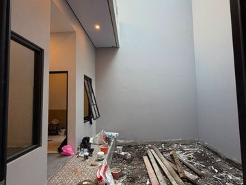 RUMAH MINIMALIS 2 LANTAI SIAP HUNI DI KEPUH PERMAI