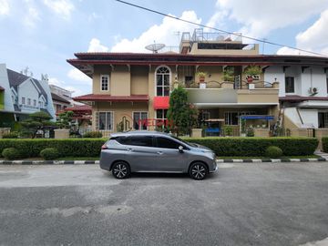 DI JUAL VILLA KOMPLEK MALIBU INDAH POLONIA MEDAN!!!