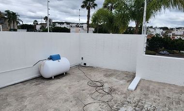 VENTA de Casa en Juriquilla, Querétaro, Real de Juriquilla enfrente del Colegio Roots $4,000,000 MXN