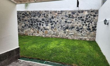 VENTA de Casa en Juriquilla, Querétaro, Real de Juriquilla enfrente del Colegio Roots $4,000,000 MXN
