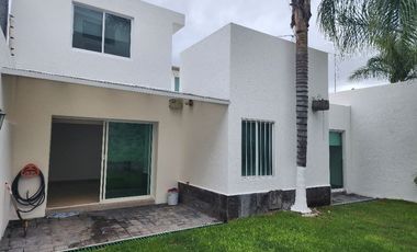VENTA de Casa en Juriquilla, Querétaro, Real de Juriquilla enfrente del Colegio Roots $4,000,000 MXN