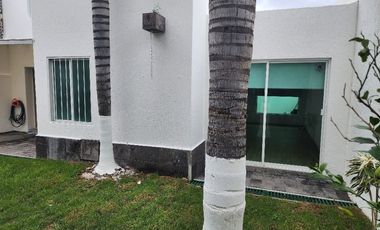 VENTA de Casa en Juriquilla, Querétaro, Real de Juriquilla enfrente del Colegio Roots $4,000,000 MXN