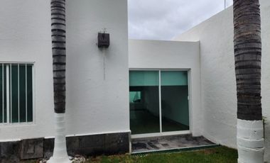 VENTA de Casa en Juriquilla, Querétaro, Real de Juriquilla enfrente del Colegio Roots $4,000,000 MXN