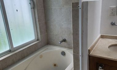 VENTA de Casa en Juriquilla, Querétaro, Real de Juriquilla enfrente del Colegio Roots $4,000,000 MXN